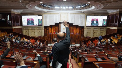 البرلمان يصادق على قانون الإضراب