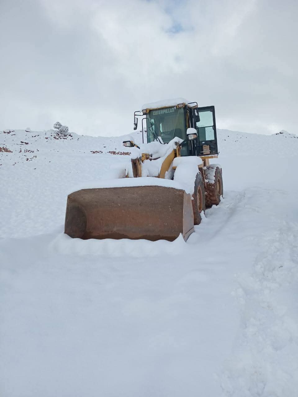 تساقطات ثلجية تتسبب في إغلاق الطرق بإقليم تنغير والمناطق المجاورة